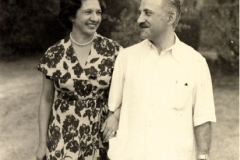 11-dr-katehermann-selzer-lahore-1952